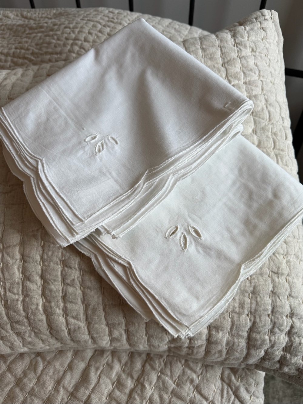Napkins Vintage Embroidered White Linen Napkins - Set of 14 NWOT